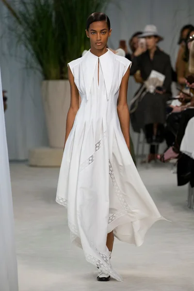 Look 32